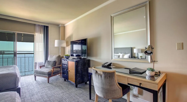 Четырёхместный номер Standard с видом на озеро The Woodmark Hotel & Still Spa on Lake Washington