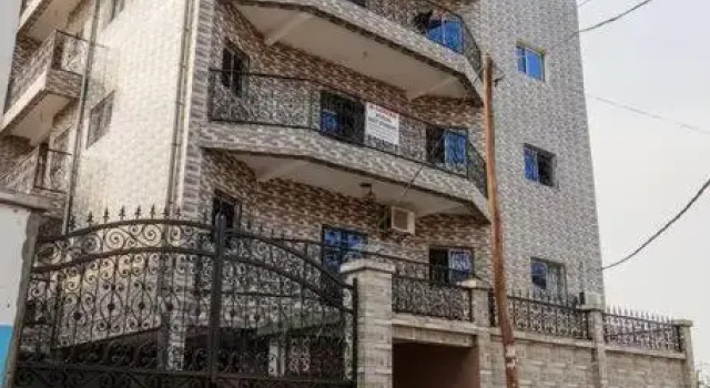 Beautiful- 1 Bedroom Apartment - Parking on site