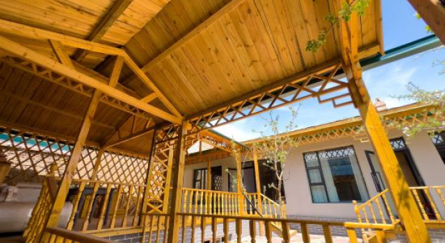 Eight Trees Homestay, Boek Hotel Tekes Xinjiang