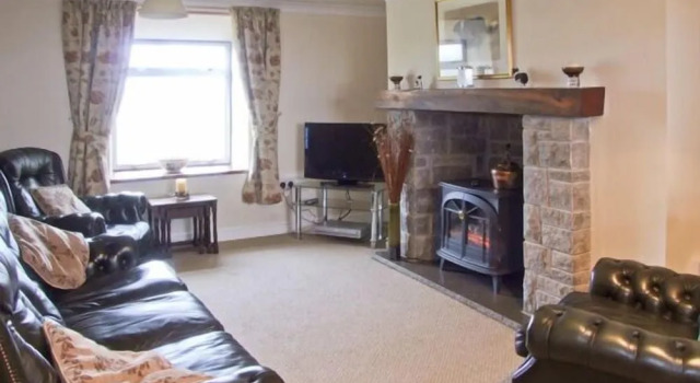 Ffordd Deg Ddu, Book Hotel Llanddona 