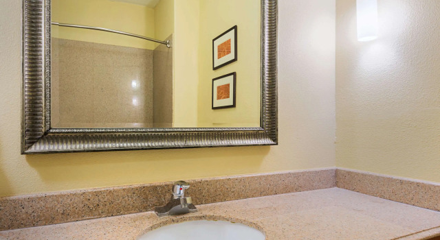 Четырёхместный люкс Comfort Suites Lake Charles