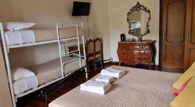 Четырёхместный полулюкс с балконом и с видом на море City View Pescara B&B