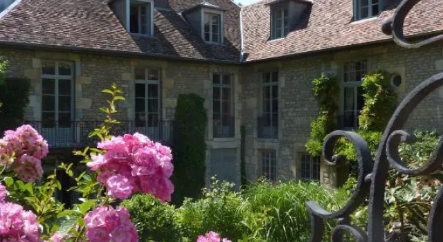 Résidence Charles Quint, Забронировать Отель Отели Безансона с парковкой, рядом с House of Victor Hugo, Парковка