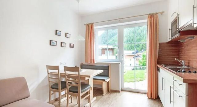 Comfy Apartment In Sankt Anton Am Arlberg With Terrace, Забронировать Апартаменты/квартира Санкт-Антон-ам-Арльберг Санкт-Антон, рядом с Горнолыжный подъемник Мульденлифт