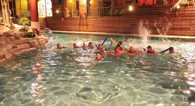 AEC Village Vacances - Les Becchi, Prenota Hotel Hotel a Alvernia con parcheggio, Parcheggio