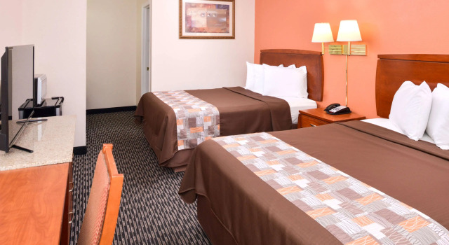 Четырёхместный номер Standard Americas Best Value Inn Sullivan
