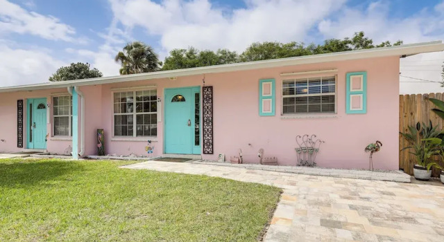 4 Mi to Beaches Vibrant Stuart Villa with Patio, Đặt Biệt thự Stuart Hutchinson Island