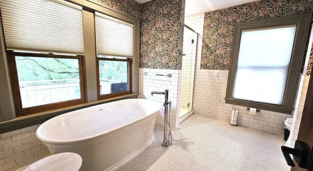 Двухместный номер Premium с балконом и с видом на озеро Mendota Lake House Inn