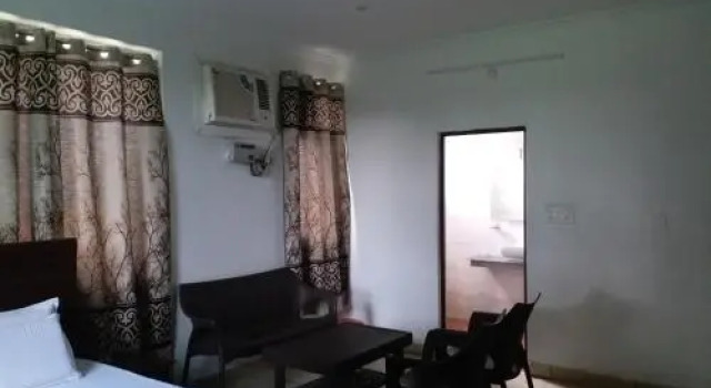Krishna Hansraj Hotel