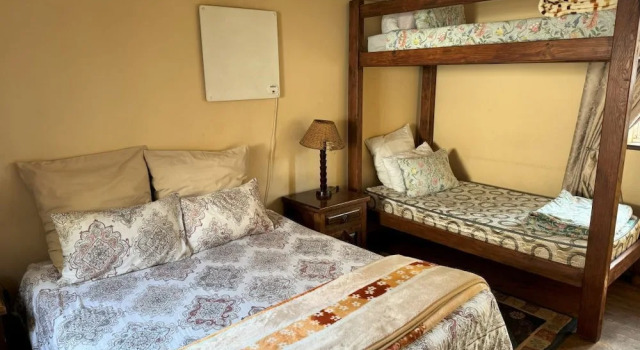 "room in B&B - Adnaan's Secret Garden: Blue Room", Boek Bed and Breakfast Johannesburg Gauteng