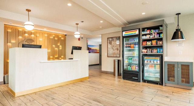Comfort Inn & Suites Ventura Beach, Забронировать Отель Вентура Central Coast California