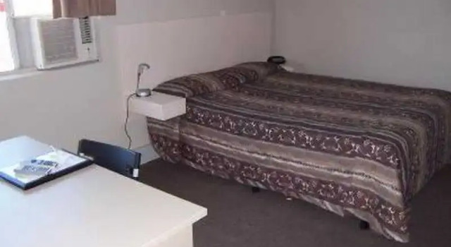 Econo Lodge Parkville Place, Забронировать Отель Мельбурн Melbourne Region, рядом с Стадион «Айкон Парк»