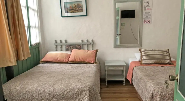Camera tripla Economy Hostal Latina