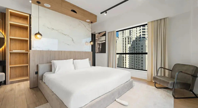 Luxury 3BR M Beachfront Retreat, Забронировать Апартаменты/квартира Отели Эмирата Дубая с парковкой, рядом с Торговый центр The Beach, Парковка