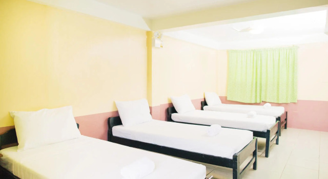 Кровать в общем номере Ati-Atihan Festival Hotel