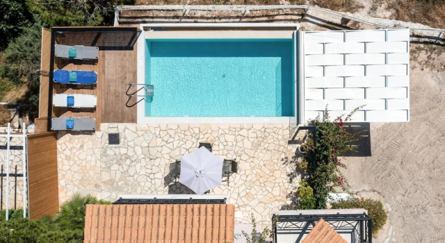 Coastal Paradise Found - Komis Private Pool Retreat, Забронировать Вилла Виллы Агиос-Николаос, Вилла