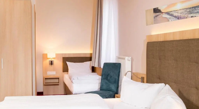 Трёхместный номер Standard Garni Eden Hotels