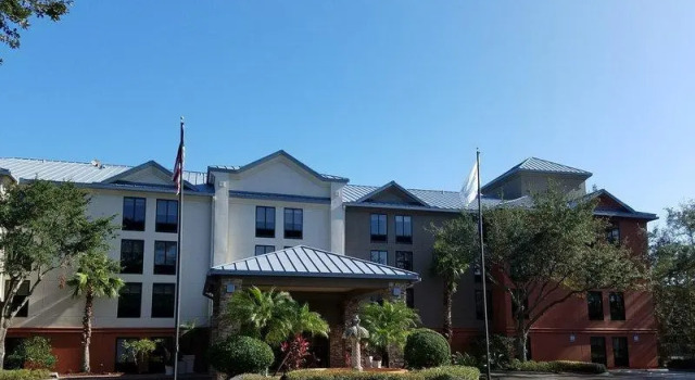 Четырёхместный люкс Holiday Inn Express Hotel & Suites Jacksonville-South by IHG