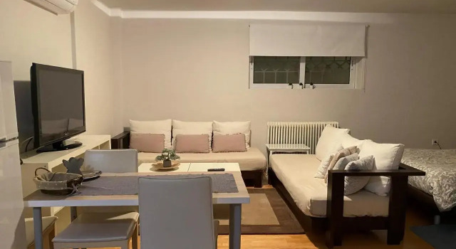 Bright, Cosy Studio close to Glyfada Beach & Center
