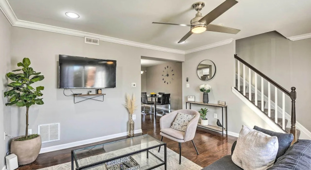 Chic Townhome w/ Deck: 6 Mi to Dtwn Baltimore, Rezervovat Hotel Baltimore Maryland
