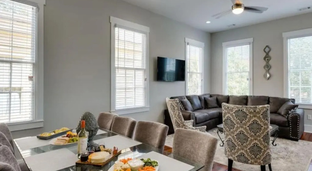 Коттедж 111 Waldburg street Beautifully Renovated Historic 5 bedroom 5 bath