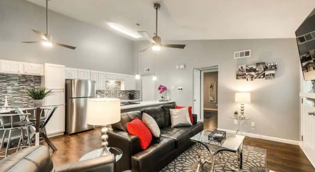 1BD Condo Pool South Irving I40