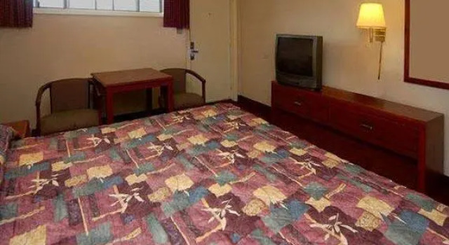 Econo Lodge, Boek Hotel Hotels en accommodaties in Pratt, Hotel