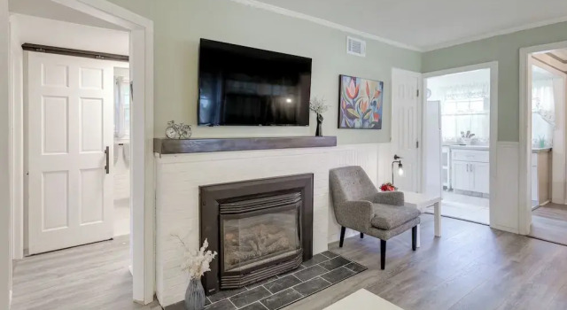 < 2 Mi to Beach: Cozy Cottage w/ Patio on Cape Cod, Забронировать Дом для отпуска Хайаннис Полуостров Кейп-Код