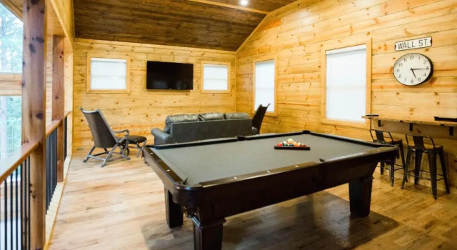 The Party of Five Lodge, Book Feriehus Hoteller i Hochatown med parkering, Parkering