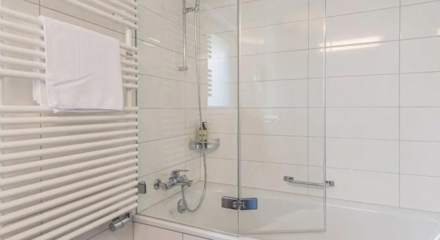 Одноместный номер Standard с балконом и с красивым видом из окна BaseCamp Hotel