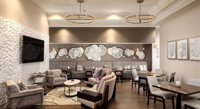 Четырёхместный клубный номер Standard с видом на город Victoria Marriott Inner Harbour