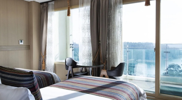 Номер Deluxe Ritz Plaza Hotel