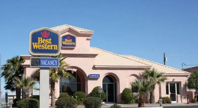 Кровать в общем номере Days Inn by Wyndham Bullhead City