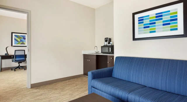 Люкс c 1 комнатой Holiday Inn Express Hotel & Suites San Antonio NW-Medical Area by IHG