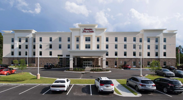 Кровать в общем номере Hampton Inn & Suites Walterboro