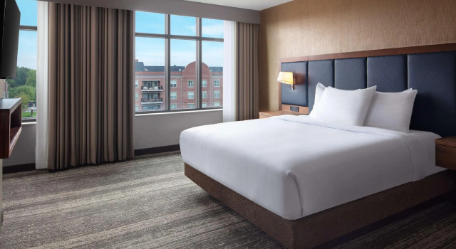 Двухместный люкс с 2 комнатами Embassy Suites by Hilton South Bend