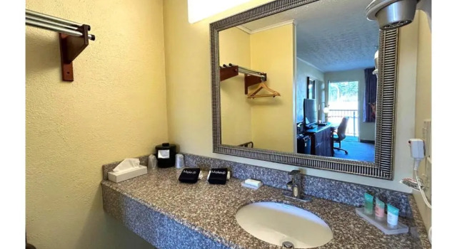 Четырёхместный номер Standard Lake Logan Inn