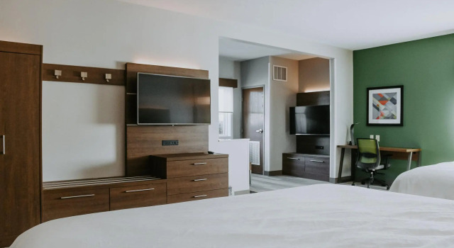 Четырёхместный люкс Holiday Inn Express & Suites Lincoln South by IHG