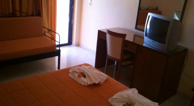Трёхместный номер Standard Roselands Hotel