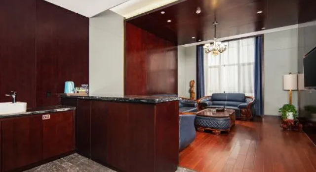 Люкс Business Mingmen Grand Rezen Hotel (Kunlun Lake Hotan New Night Market)