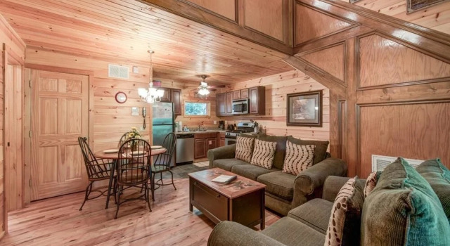 Simple Pleasures 1 Bedroom Home with Hot Tub