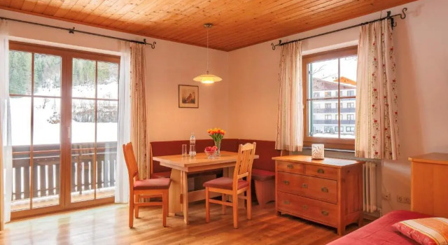 Апартаменты Comfort c 1 комнатой с балконом и с видом на горы Landhaus Schwaiger