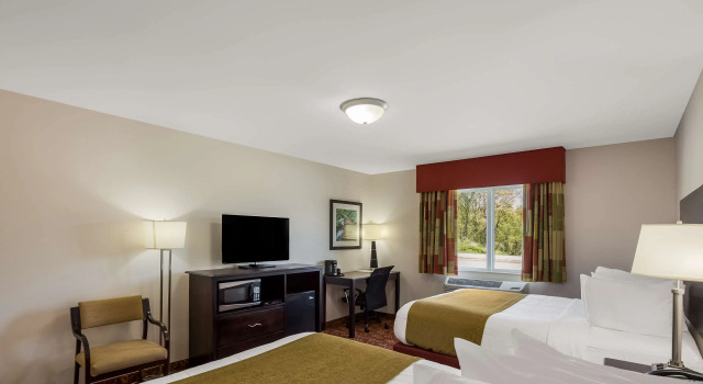 Четырёхместный номер Standard SureStay Hotel by Best Western Whittington Rend Lake
