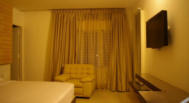 Roseline Suites - A Business Hotel