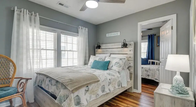 Коттедж Walk to Water: Coastal-chic Home Near Myrtle Beach