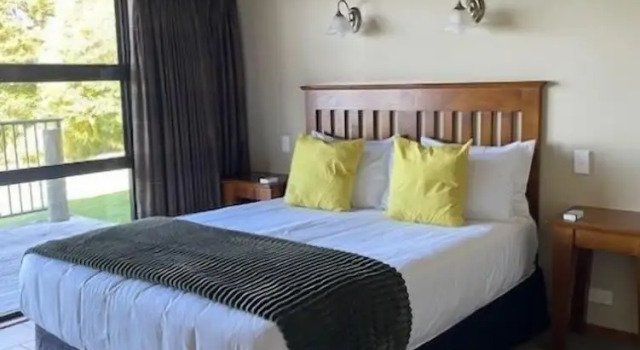 Апартаменты Pukawa Villas Formerly Oreti Village Resort