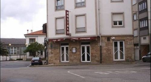 Hostal Valadares, Забронировать Отель Нойя А-Корунья, рядом с Церковь Св. Мартина