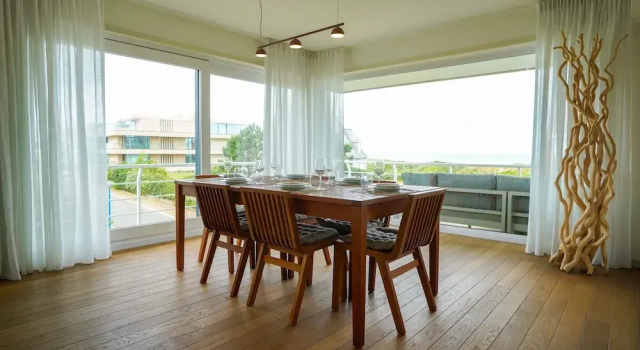 Spacious Apartment With Sea Views, Prenota Appartamento Koksijde 