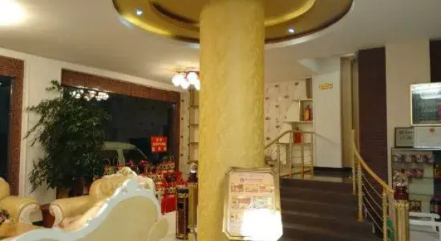 Zhaotong Coconut Forest Hotel