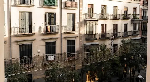 Fuencarral City Center, Boek Hotel Madrid Community of Madrid, in de buurt van Edificio Grassy
